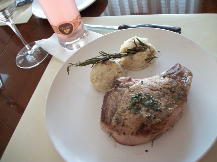 Chops & Garlic Mashed alt